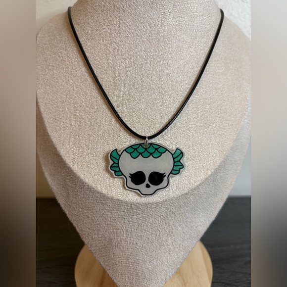 Handmade Monster High Lagoona Blue Necklace - Picture 4 of 5